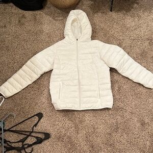 Amazon Essentials Women's Puffer Jacket - White